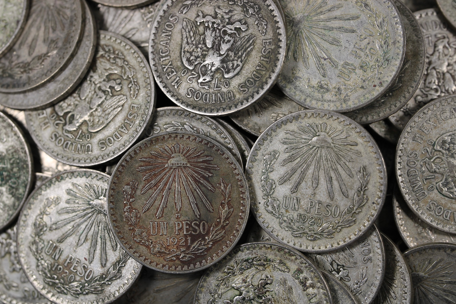 (1) 1920 & (1) 1921 Mexico Silver Coin Un Peso Cap and Rays .720 Fine Plata