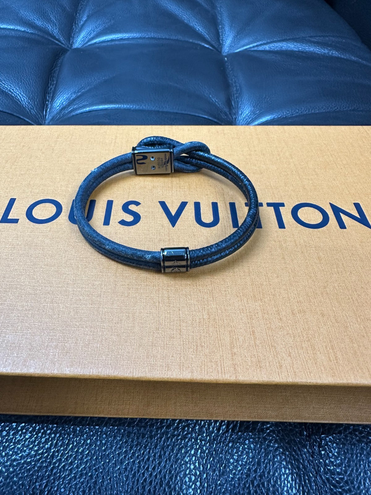 LOUIS VUITTON - Men's "Loop It" Bracelet - Monogram Eclipse