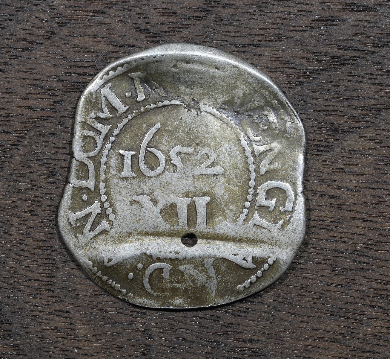 1652 Massachusetts Pine / Oak Tree Shilling 1S - "IN" Left - XF